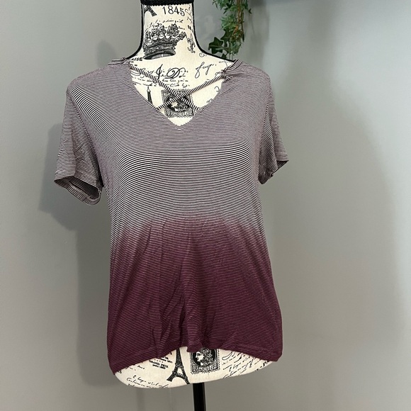 American Eagle Outfitters Ombré V-Neck T-Shirt Tee - Picture 3 of 7